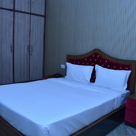Hotel Royal International Yeni Delhi Dış mekan fotoğraf