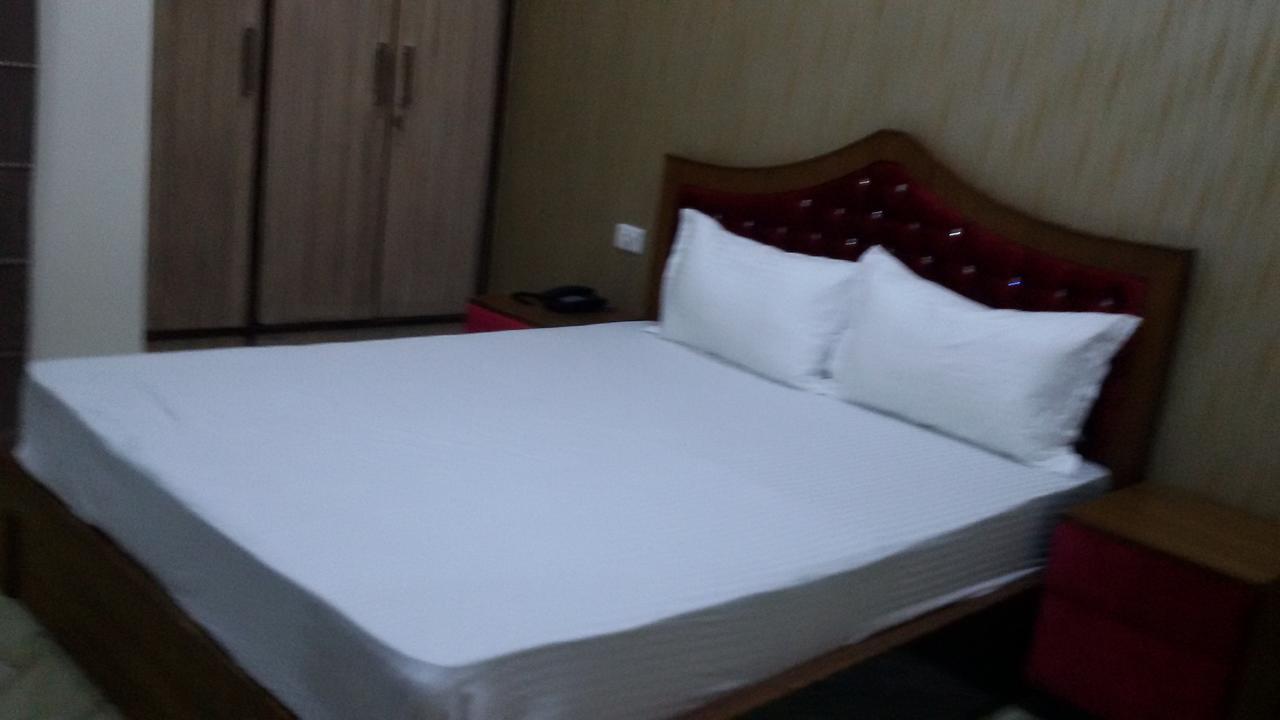 Hotel Royal International Yeni Delhi Dış mekan fotoğraf