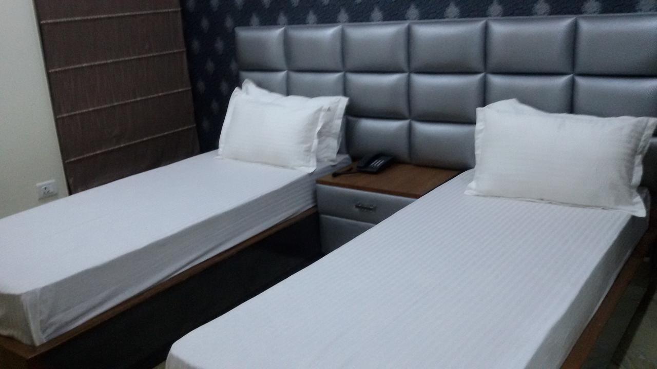 Hotel Royal International Yeni Delhi Dış mekan fotoğraf