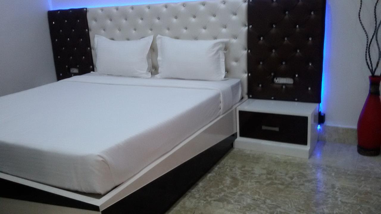 Hotel Royal International Yeni Delhi Dış mekan fotoğraf
