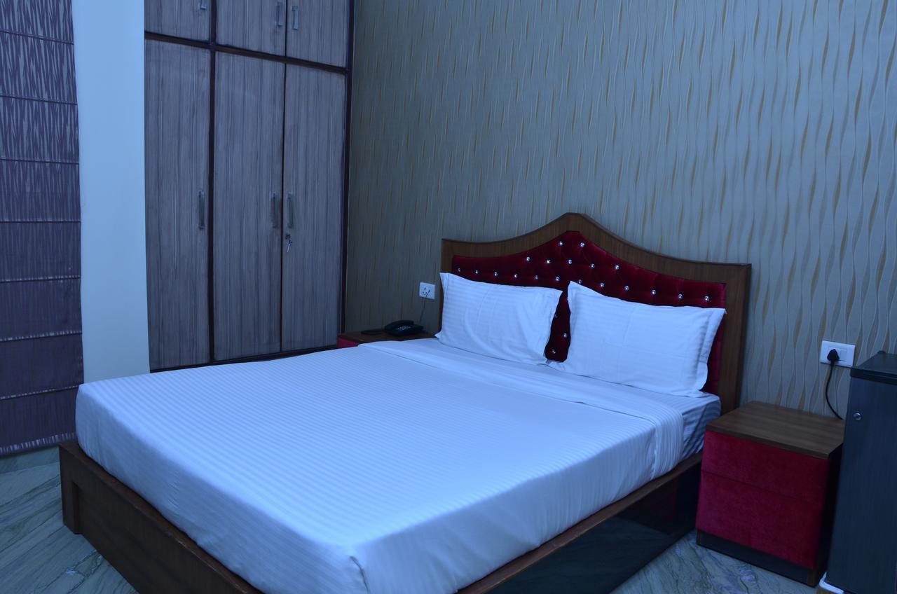 Hotel Royal International Yeni Delhi Dış mekan fotoğraf