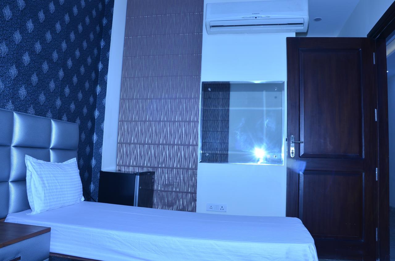 Hotel Royal International Yeni Delhi Dış mekan fotoğraf