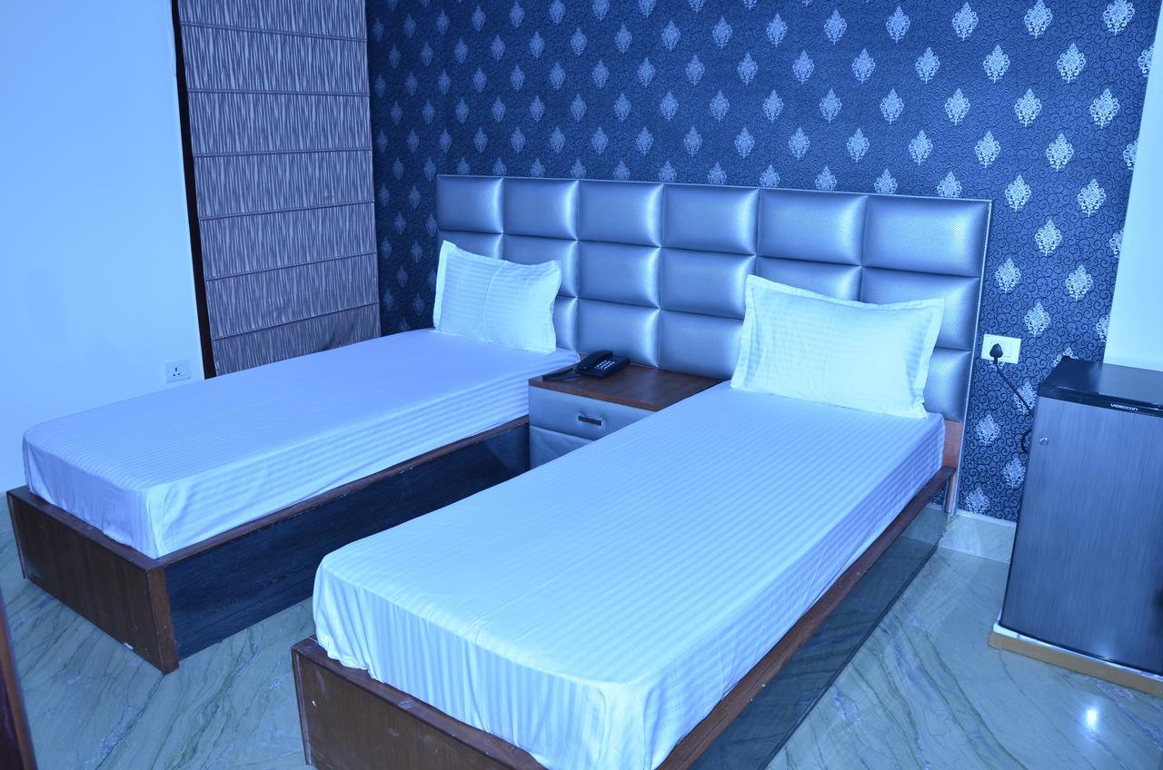 Hotel Royal International Yeni Delhi Dış mekan fotoğraf
