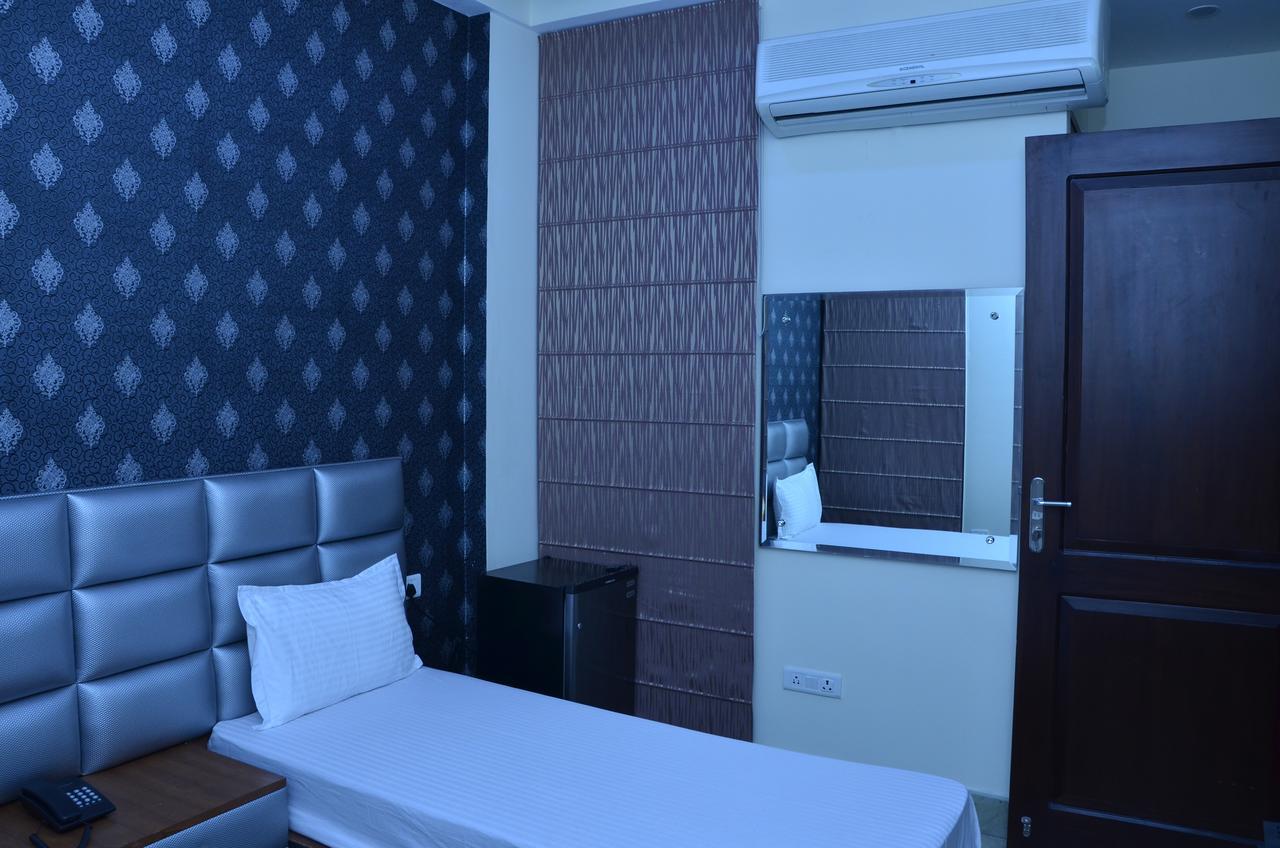 Hotel Royal International Yeni Delhi Dış mekan fotoğraf
