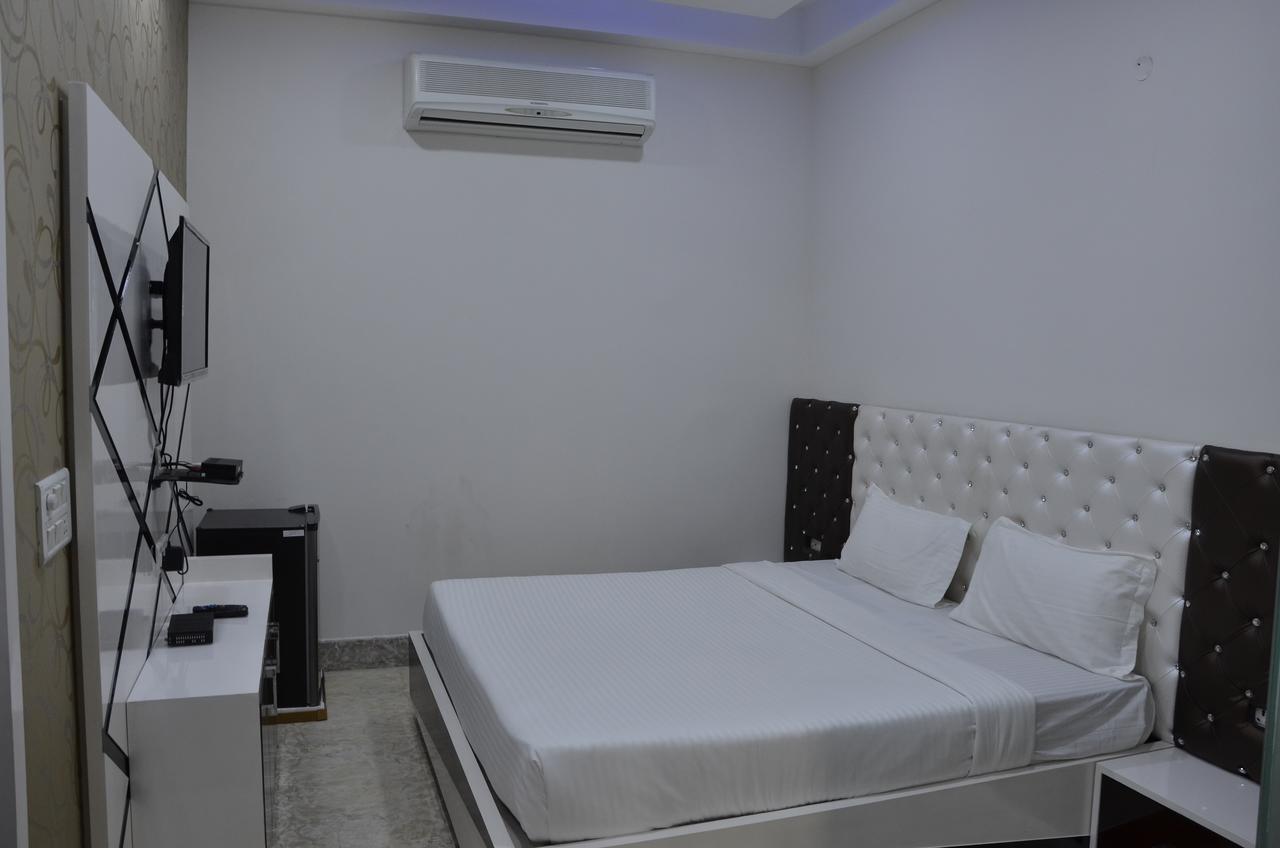 Hotel Royal International Yeni Delhi Dış mekan fotoğraf